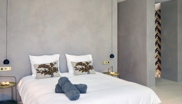 Resa Estates Ibiza koop sale Cala Moli villa seaviews modern bedroom 8.jpg